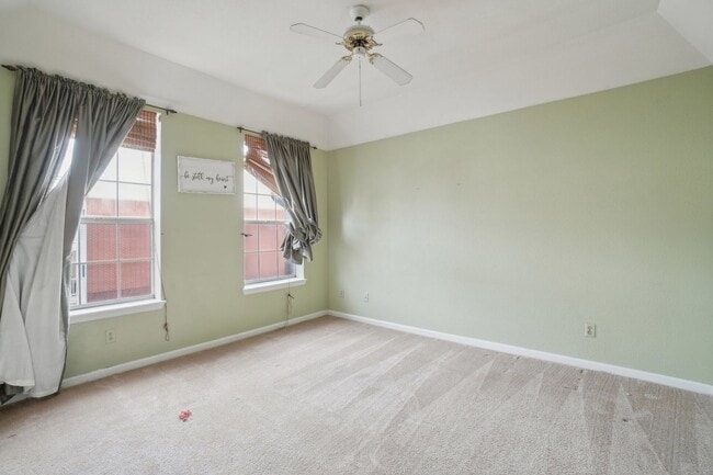 Building Photo - This hidden gem won’t last long!