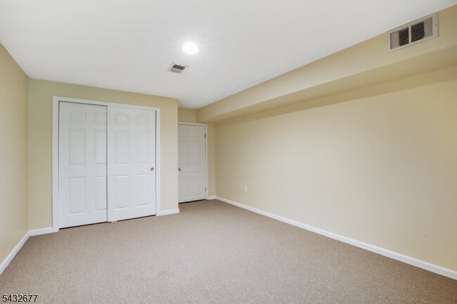 Building Photo - 8 Hopkinson Ct