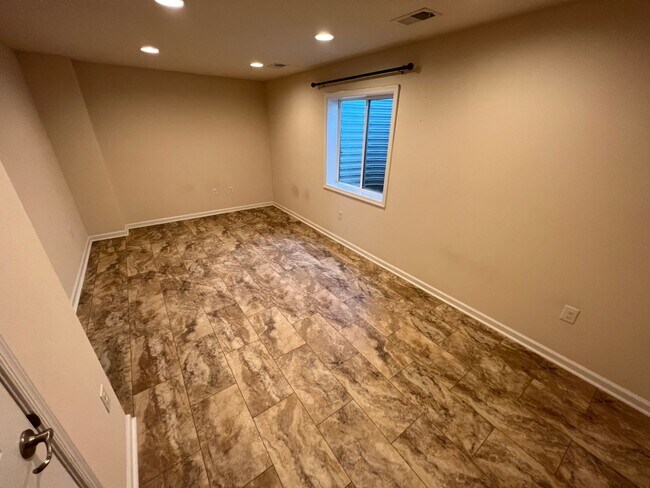 Building Photo - 2111 Elm Tree Knoll