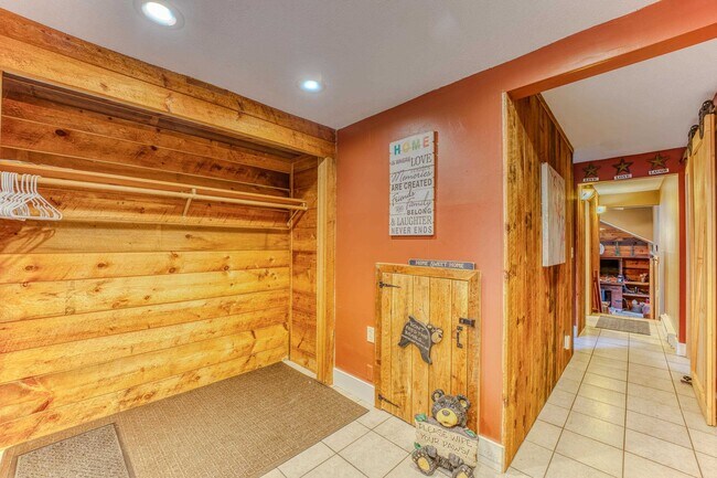 Building Photo - 28 Condo Rd