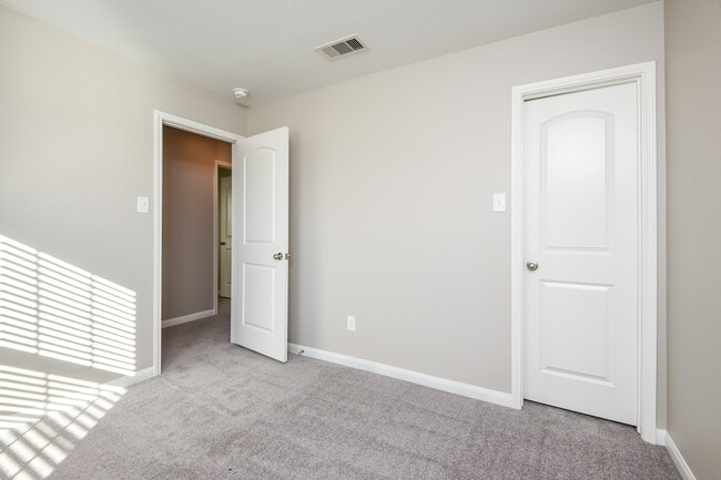 Building Photo - 28041 Irving Dr