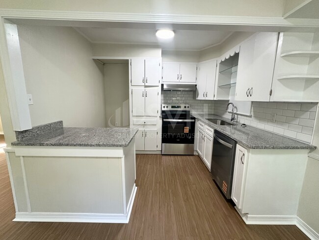 Building Photo - 5207 Azalea Cir S