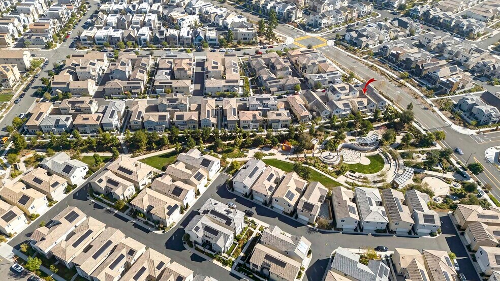 Building Photo - 346 Chorus