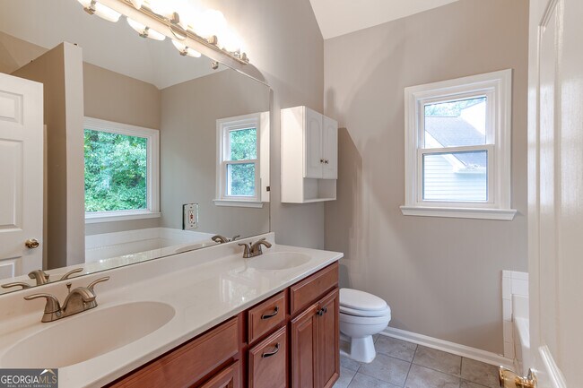 Building Photo - 705 Oxford Crest Ct NW