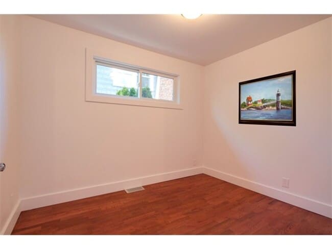 Building Photo - Incredible 3 Bed 2 Bath Madrona Home for L...