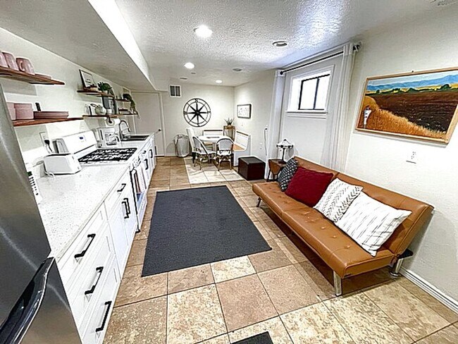 Building Photo - Mountain Retreat Home in Summit Park