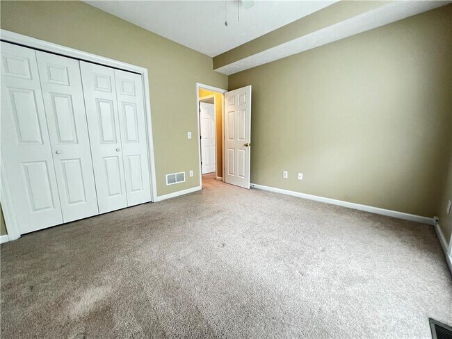 Building Photo - 633 Forest Pine Dr