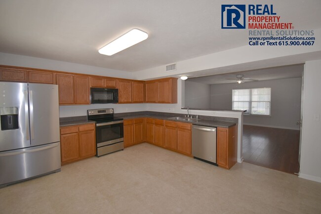 Building Photo - Wonderful 2BR/2.5BA townhome less than 1 m...