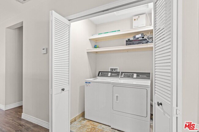 Building Photo - 5027 Ledge Ave