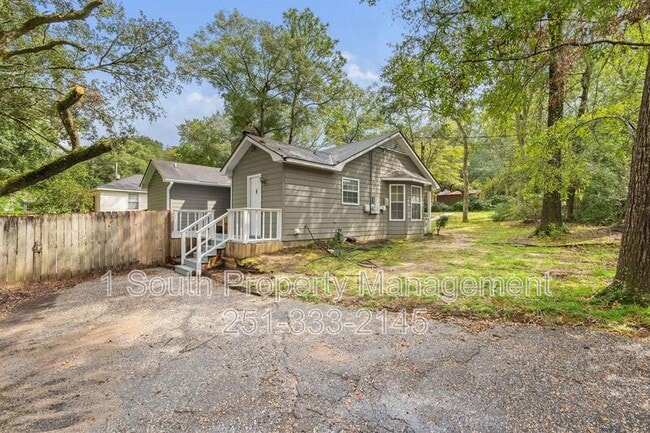 Building Photo - 1708 Woodley Rd