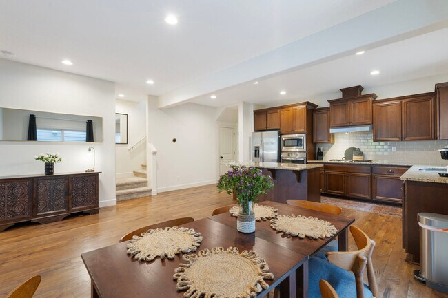 Building Photo - 3740 SE Willamette Ave