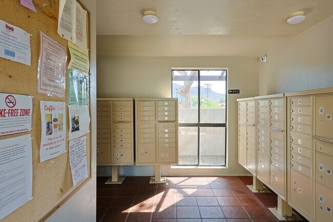 Building Photo - 1 Bed / 1 Bath Condo Near Cowles Mountain – Move-In Special!