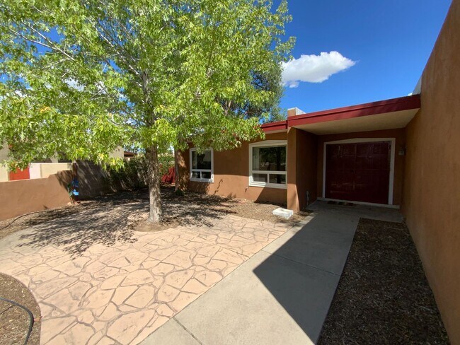 Building Photo - 3 Bedroom Single Story Home Available Near...