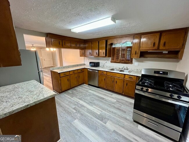 Building Photo - 5143 Pinecrest Dr SW