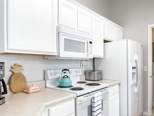 Building Photo - 852 Ladner Dr