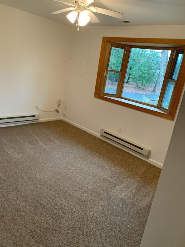 Building Photo - 190 Lake Shore Dr