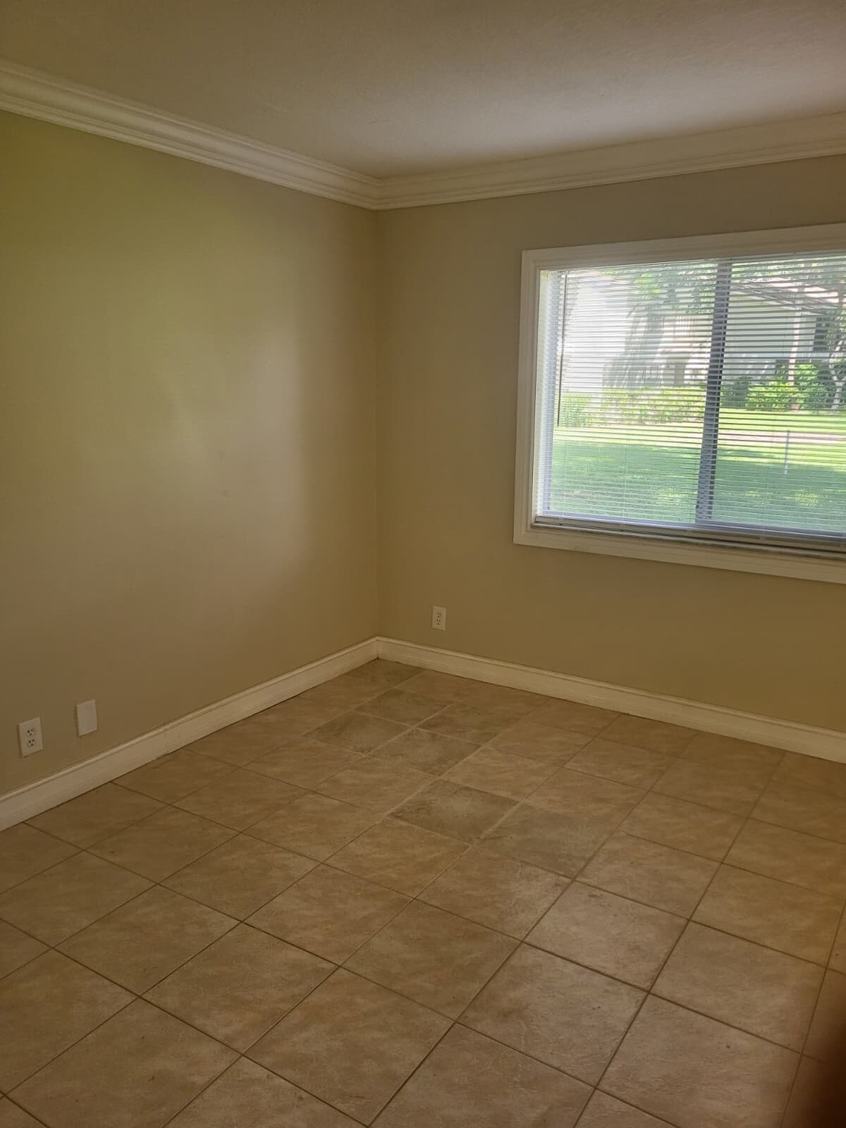 Building Photo - 116 Gardens Dr