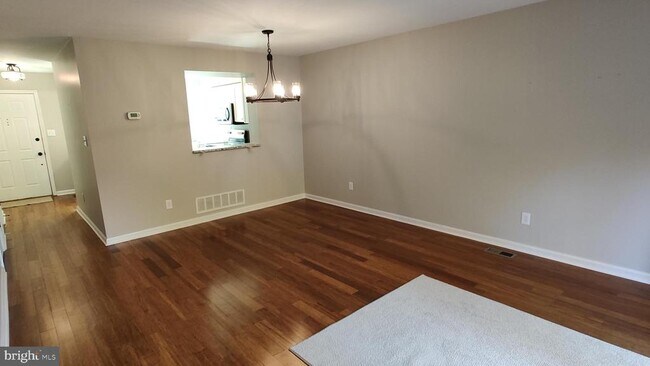 Building Photo - 442 Darby Ln