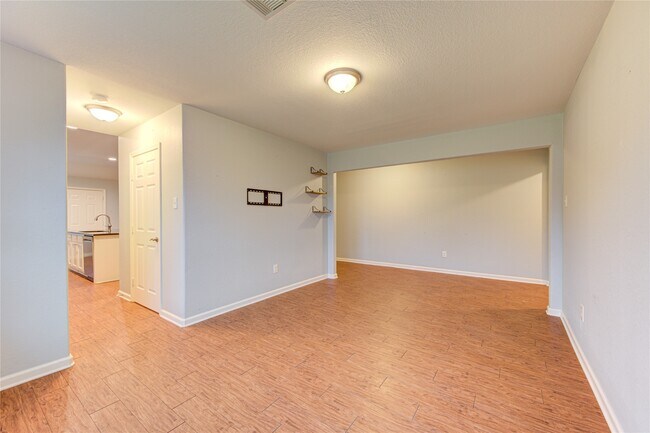 Building Photo - 503 W Linney St