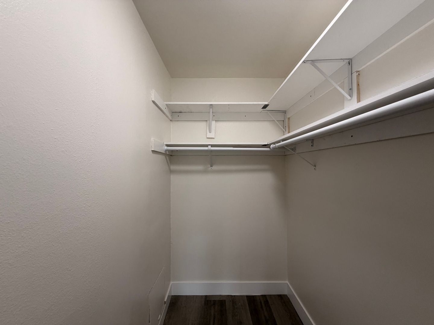 Building Photo - Cat-Friendly Condo with Private Cat Patio Enclosure + Resort-Style Amenities in Tarzana!