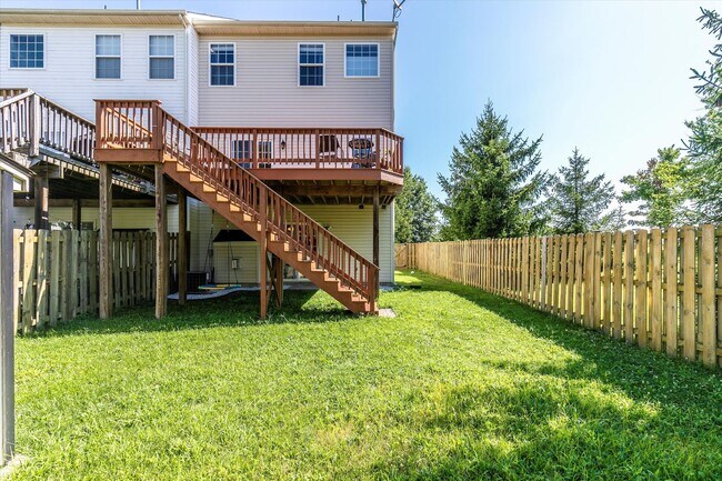 Building Photo - Twin Arch