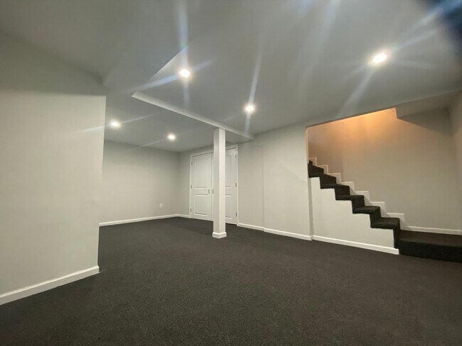 Building Photo - 270 Sunderland Rd
