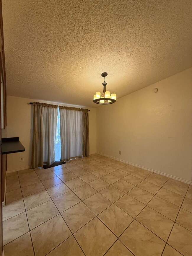 Building Photo - 10449 Chinaberry Dr