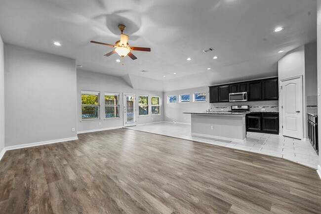 Building Photo - Charming 1-Story 4 Bedroom 2 Bathroom in L...