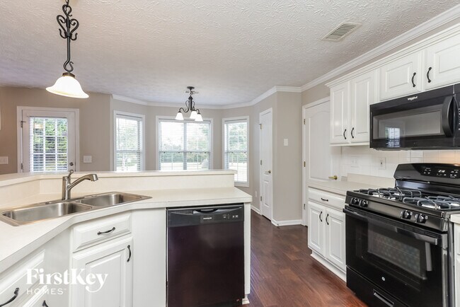 Building Photo - 112 Wyckliffe Dr