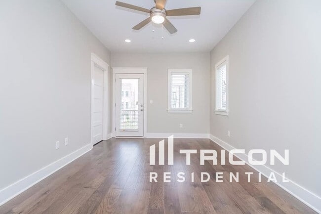 Building Photo - 1240 Hillwood Private Cove