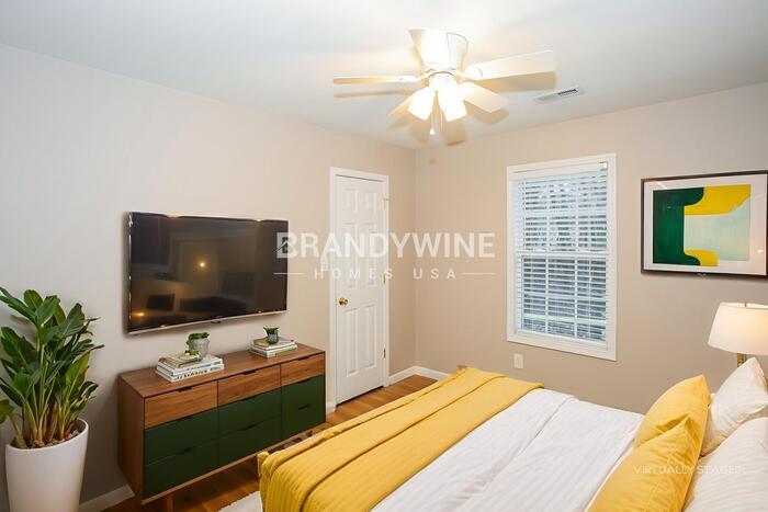 Building Photo - 5704 Shining Oak Ln