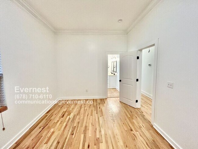 Building Photo - Spacious 4-Bedroom Home with Front Porch a...