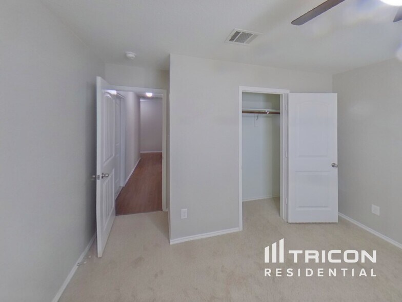 Building Photo - 1112 Roman Dr