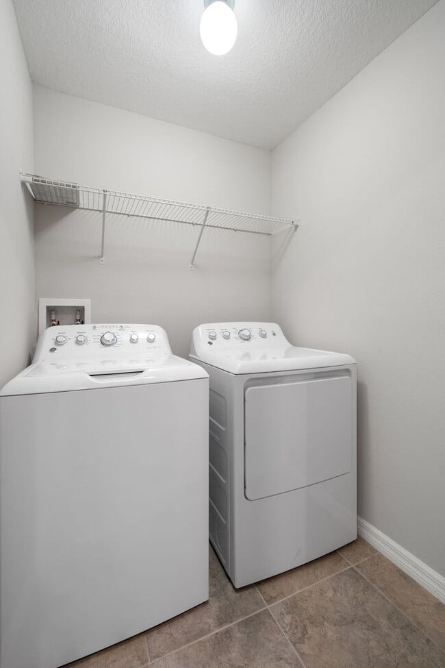 Building Photo - Like New TownHome For Rent in Touchstone!