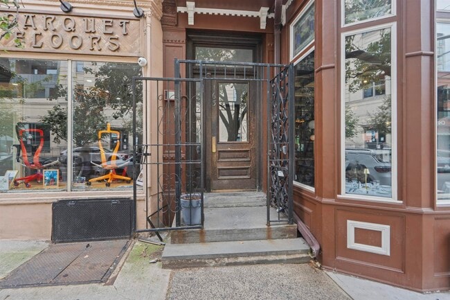 Building Photo - 163 14th St
