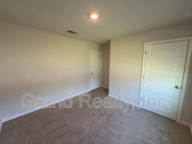 Building Photo - 5482 Peach Dr