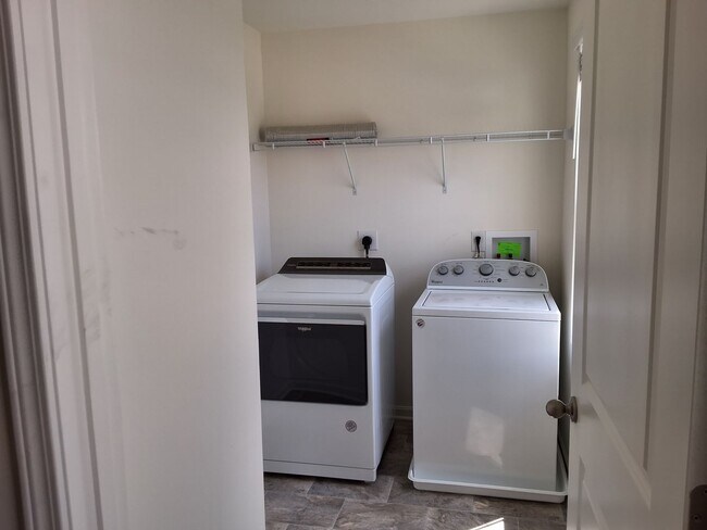 Building Photo - Beautiful Home in Elizabethtown