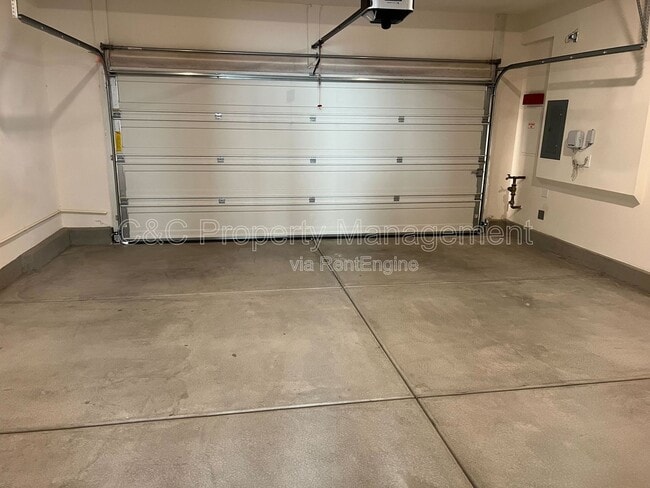 Building Photo - 2084 Mandarin Ln