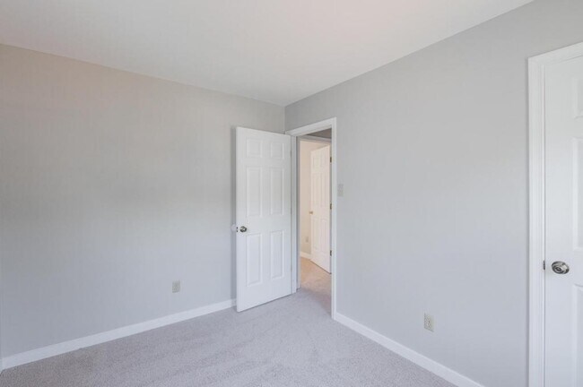 Building Photo - 8915 Castle Point Dr