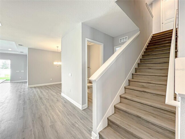 Building Photo - 13181 McMillan Dr