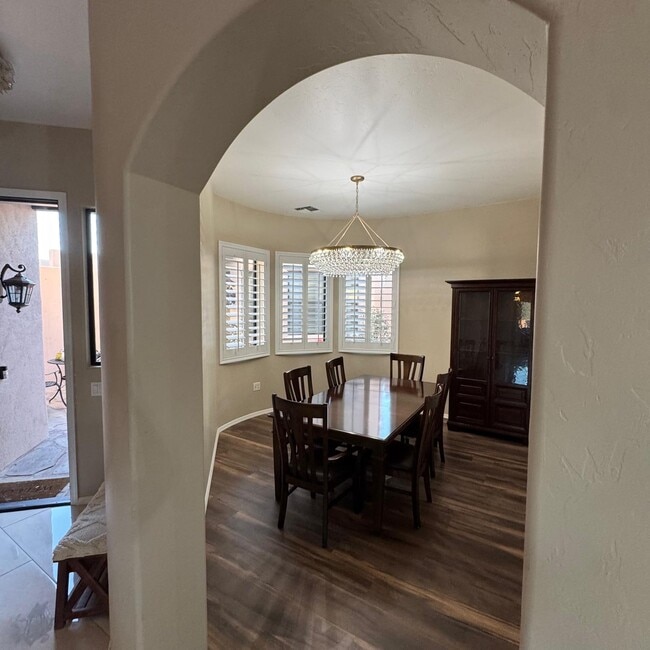 Building Photo - 1111 Vista De Los Alamos