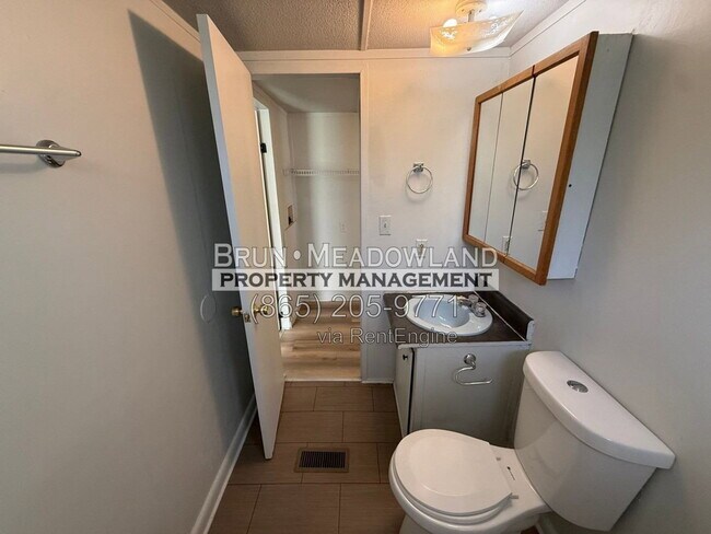 Building Photo - 104 Eakins Dr