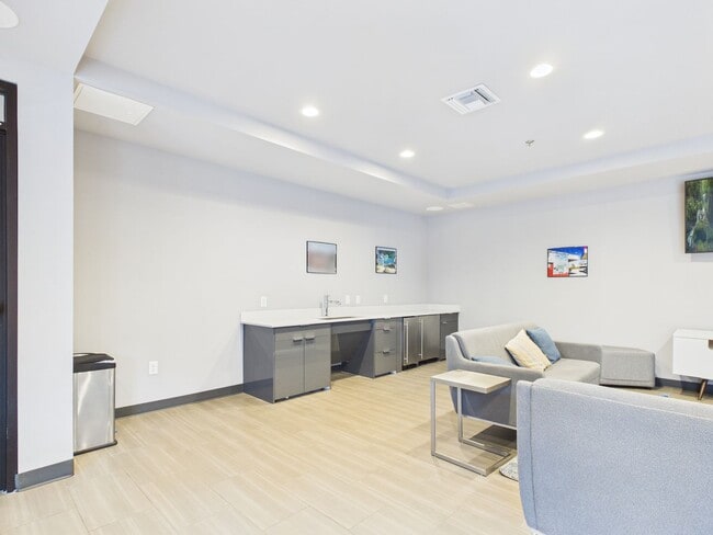 Building Photo - Modern East Austin Condo with City Views & Unmatched Walkability