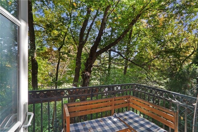 Building Photo - 3235 Roswell Rd NE