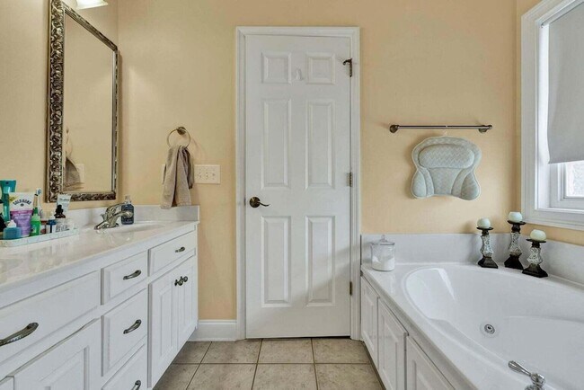 Building Photo - 1865 Weston Pl NW