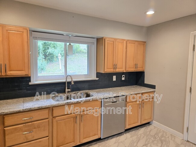 Building Photo - 3934 Kensington Dr