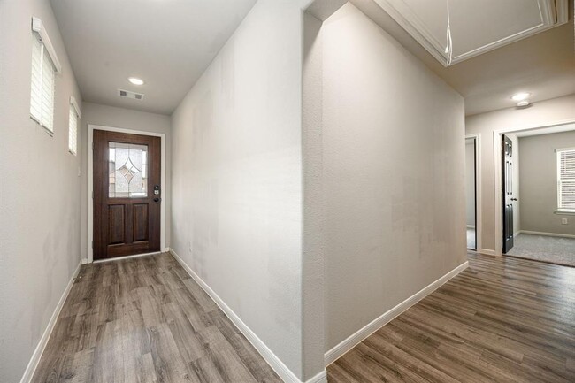 Building Photo - 22630 Rosebush Hl Rd