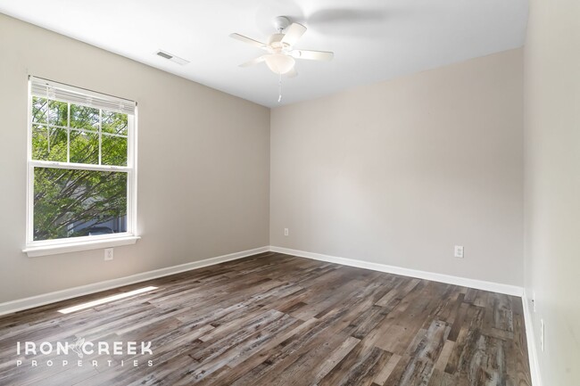 Building Photo - Stylish 2BR/2.5BA Townhome in Desirable Fl...
