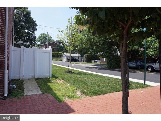 Building Photo - 220 S Matlack St