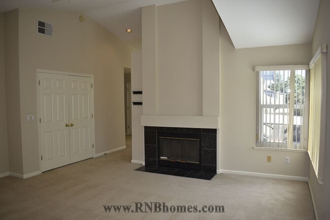 Building Photo - 2400 Carr Ct